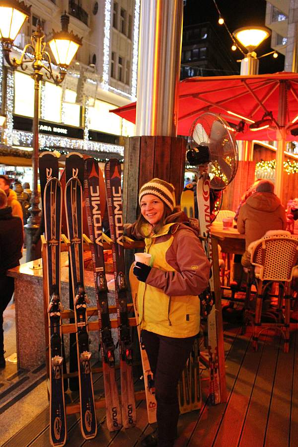 Ski und Glühwein am Weihnachtsmarkt in Budapest