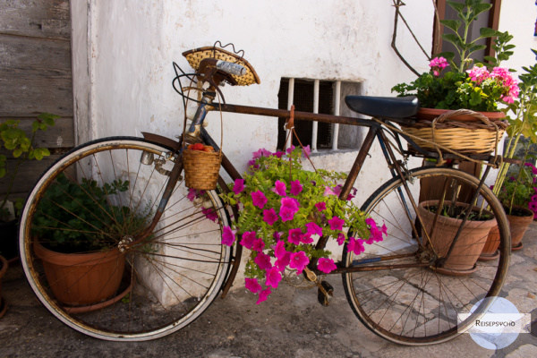 Fahrrad vor Trullo in Apulien