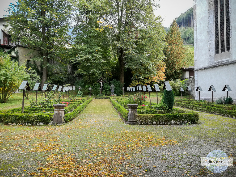 Priesterfriehof beim Franziskanerkloster Schwaz