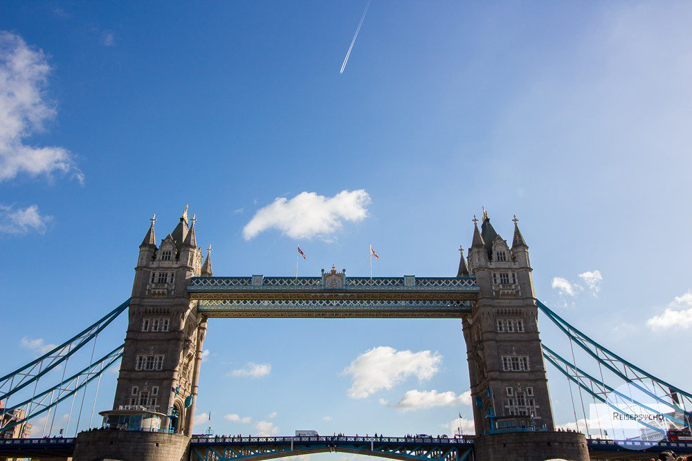 Die Tower Brigde von der Themse aus