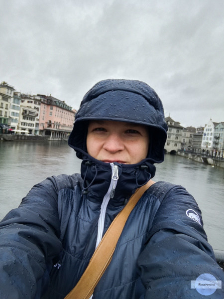 alleine Reisen im Regen in Zürich