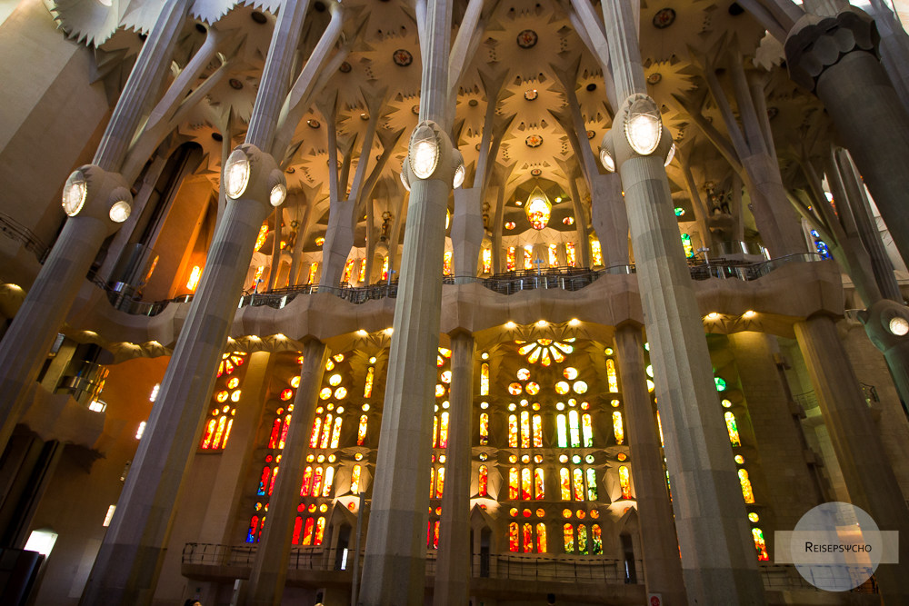 Der Innenraum der Sagrada Familia