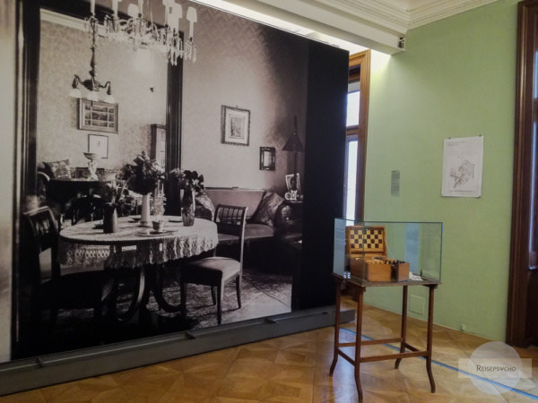 Wohnraum von Familie Freud in einer Sonderausstellung