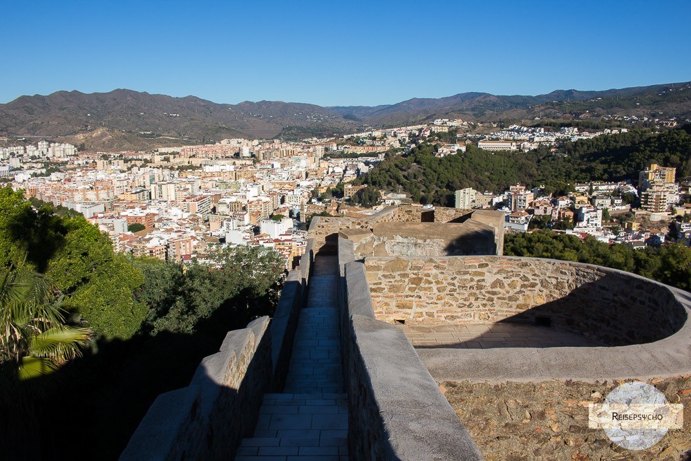 begehbare Steinmauer in Malaga