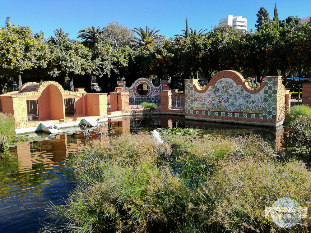 Teich im Park beim Rathaus in Malaga