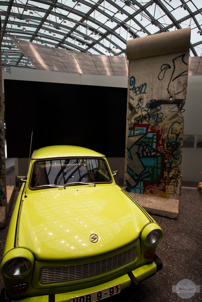 Trabi und Mauer im Haus der Geschichte in Bonn