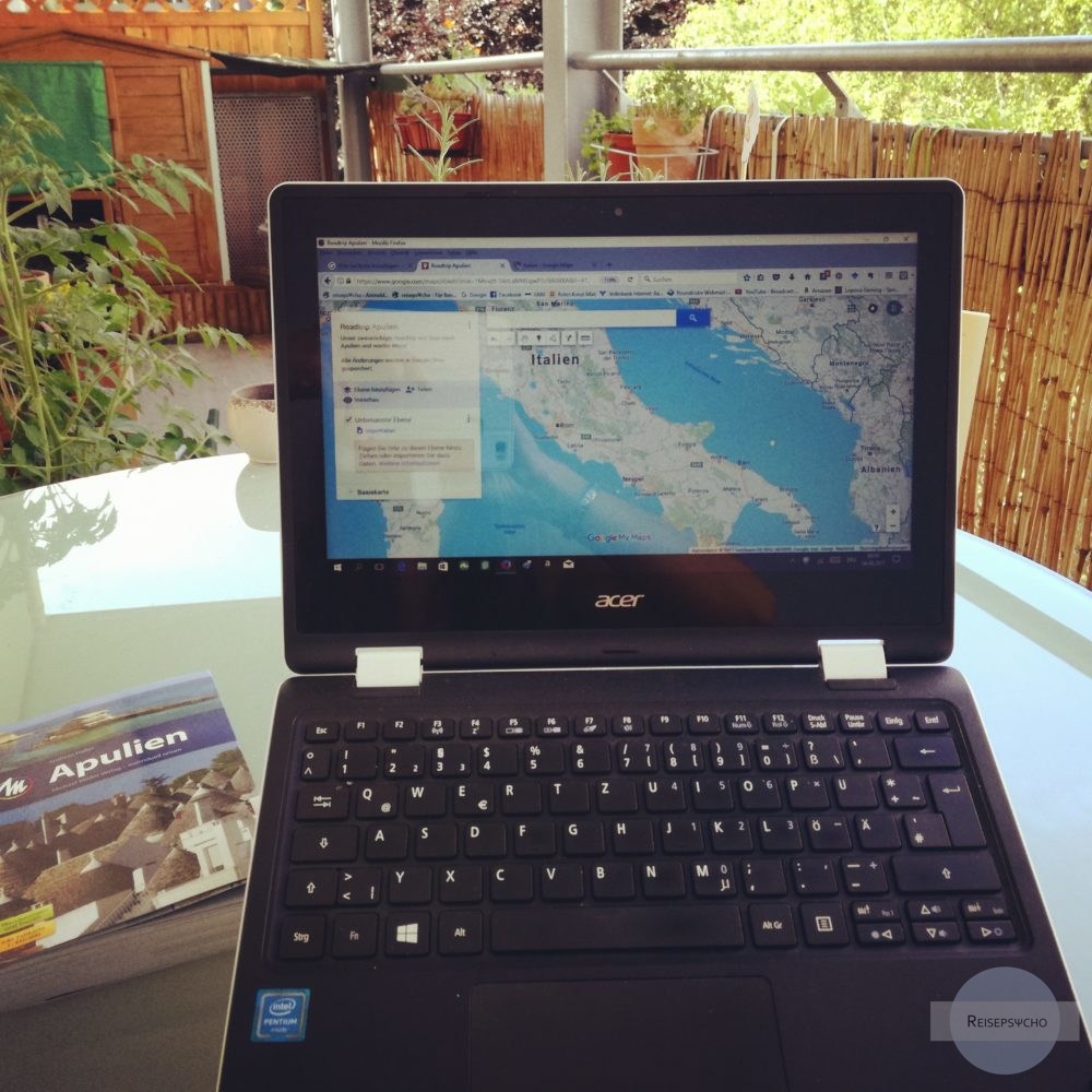 Reiseplanung am Balkon