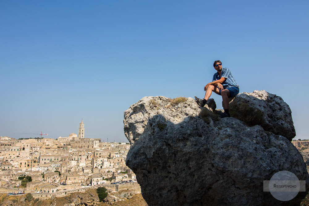 Auf Felsen sitzen in Matera