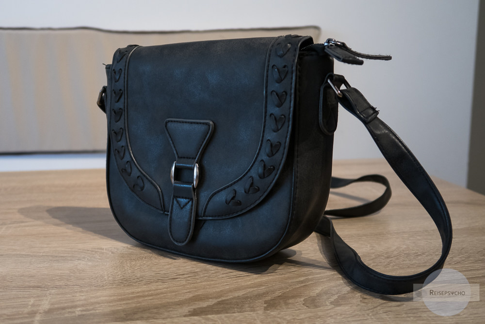 Eine kleine Handtasche - ein Muss im Reisegepäck