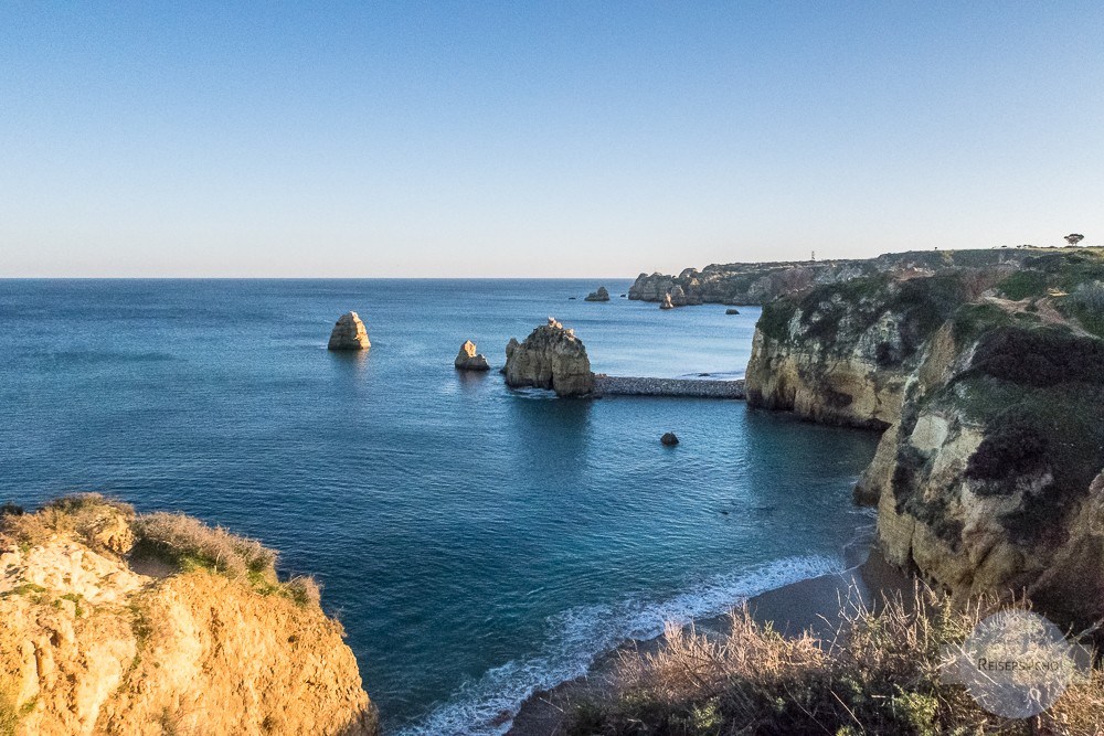 Die Klippen an der Küste der Algarve