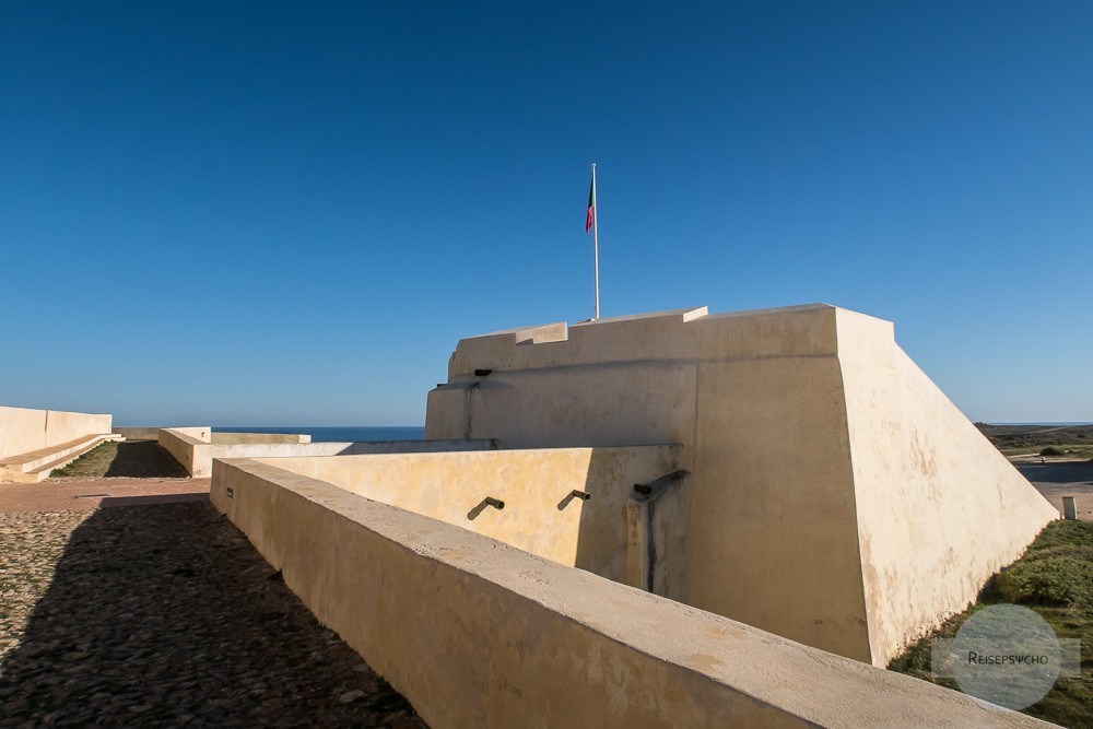 Auf den Mauern der Fortaleza de Sagres