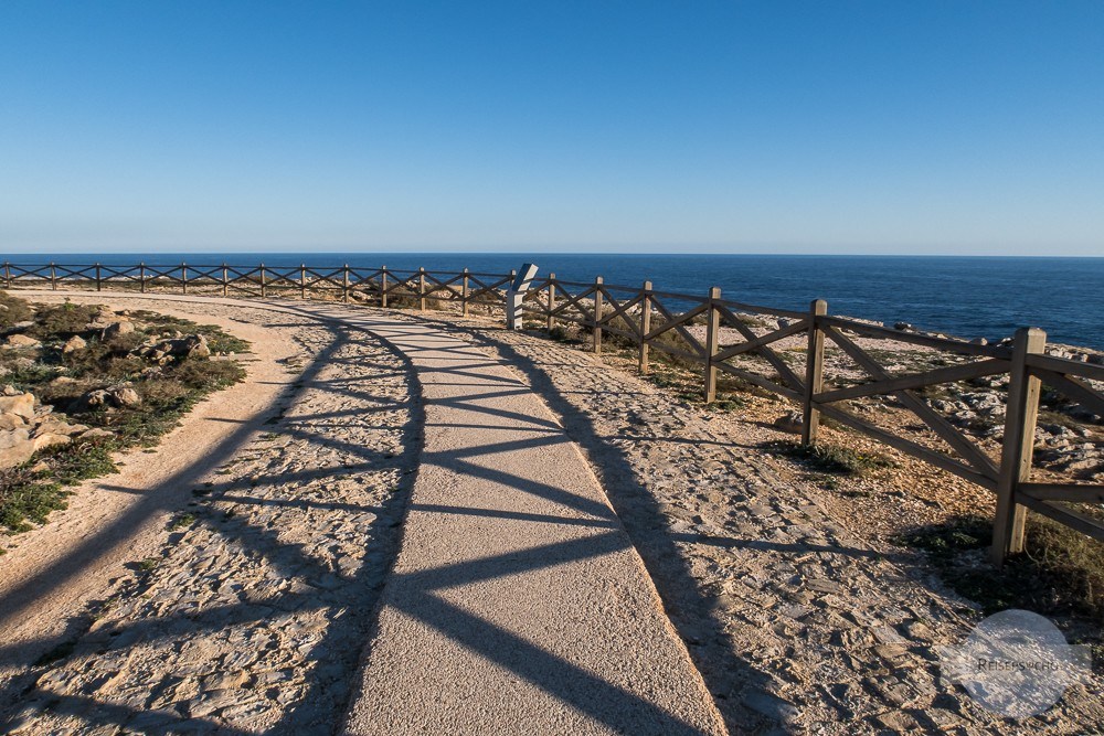 Schattenmuster in Sagres bei Sonnenuntergang