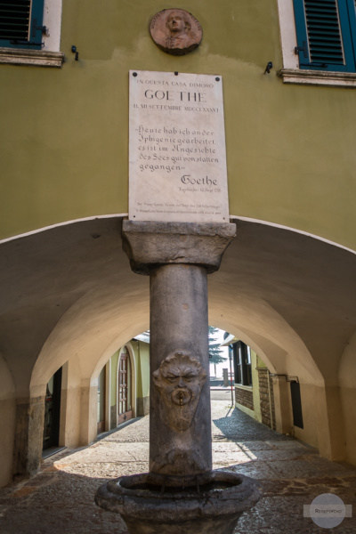 Die Piazza Goethe erinnert in Torbole an seinen Besuch am Gardasee