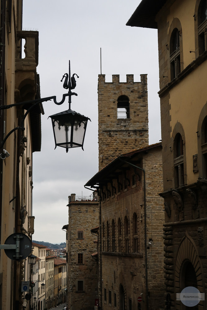 Laterne und Turm in Arezzo