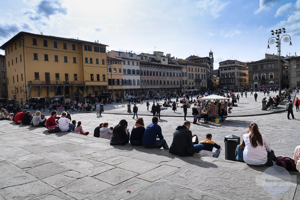 Piazza Santa Croce in Florenz als Treffpunkt