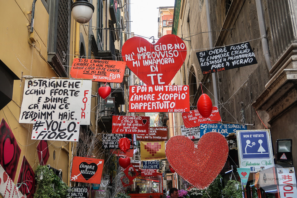 Herzen und Sprüche zur Liebe in Neapel