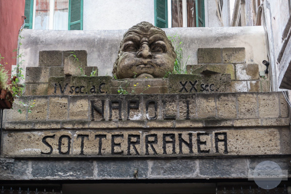Eingang Sotterranea in Neapel