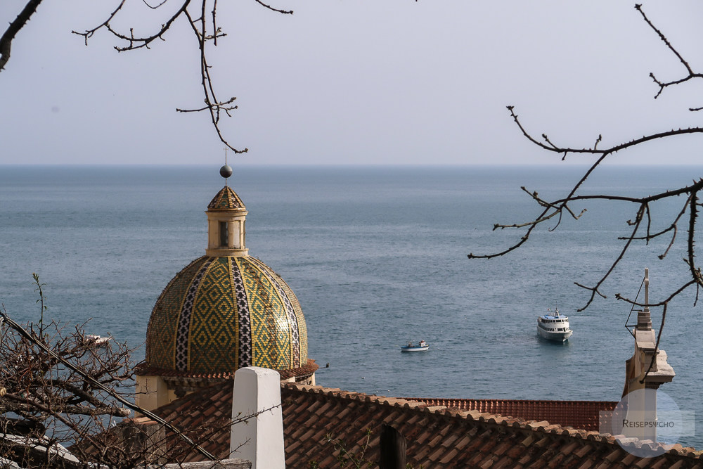 Schöne Kirchenkuppel in Positano an der Amalfiküste