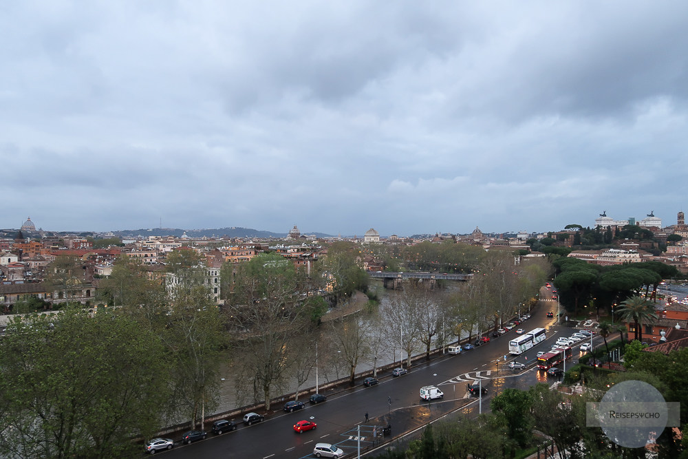 Blick vom Avetin in Rom auf den Tiber und die Stadt