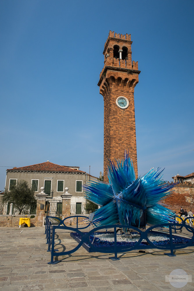 blauer Stern vor Turm auf Murano