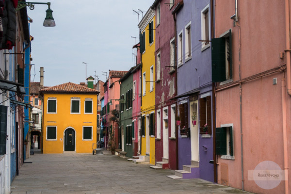 bunte Häuser auf Burano in Venedig