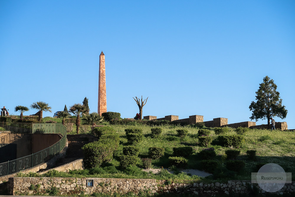Der Obelisk in Enna markiert den Mittelpunkt Siziliens