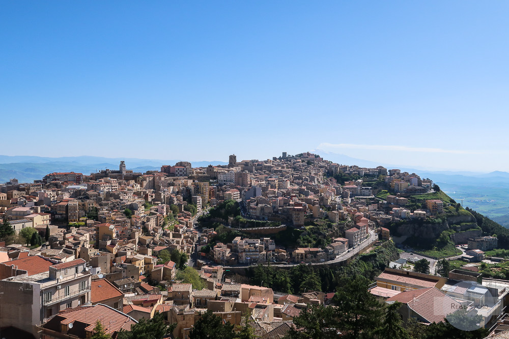 Blick über Enna in Sizilien