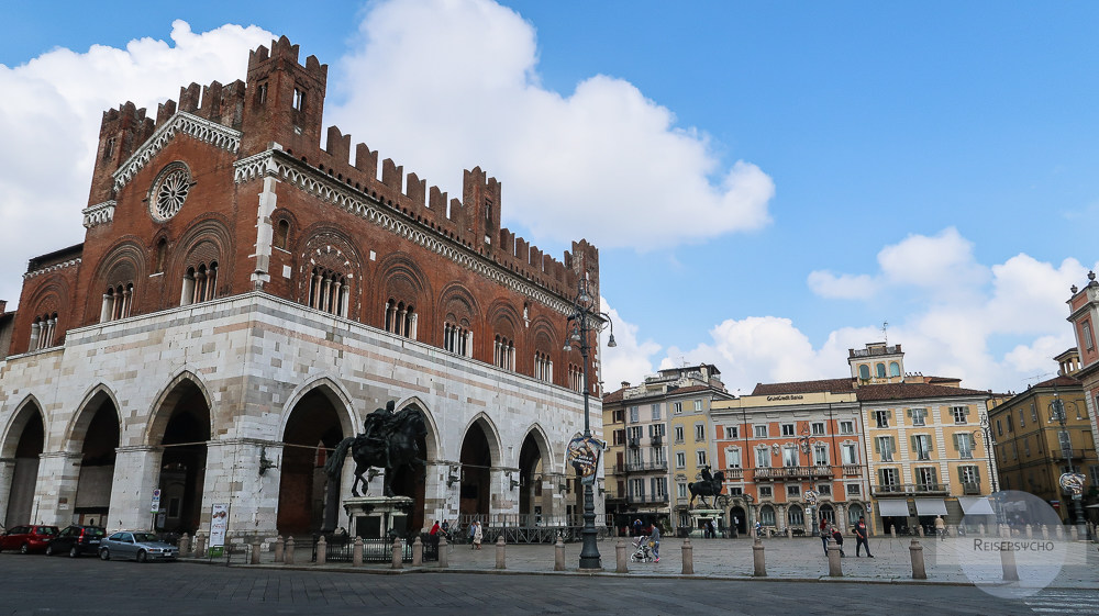 Piazza und Palazzo in Piacenza