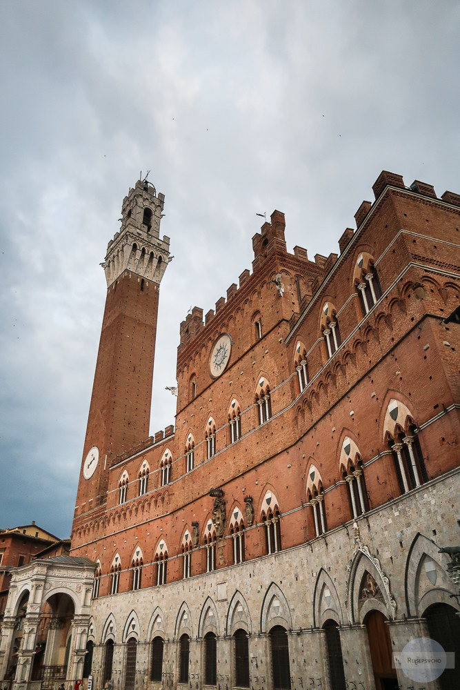 Der Palazzo Pubblico mit seinem Torre del Mangia ist ein wunderschönes Gebäude