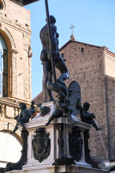 Neptun mit Erektion in Bologna