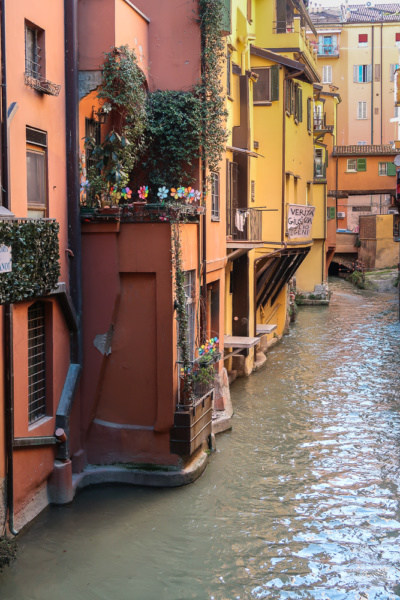 Blick auf Canal di Reno in Bologna