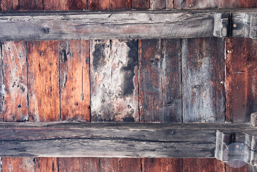 Pfeil in Holz steckend in Bologna