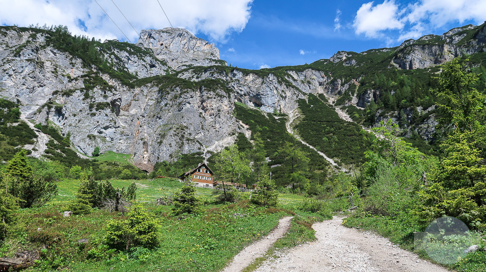 Die Silberkarhütte und darüber die Wasenspitze - ein traumhafter Anblick