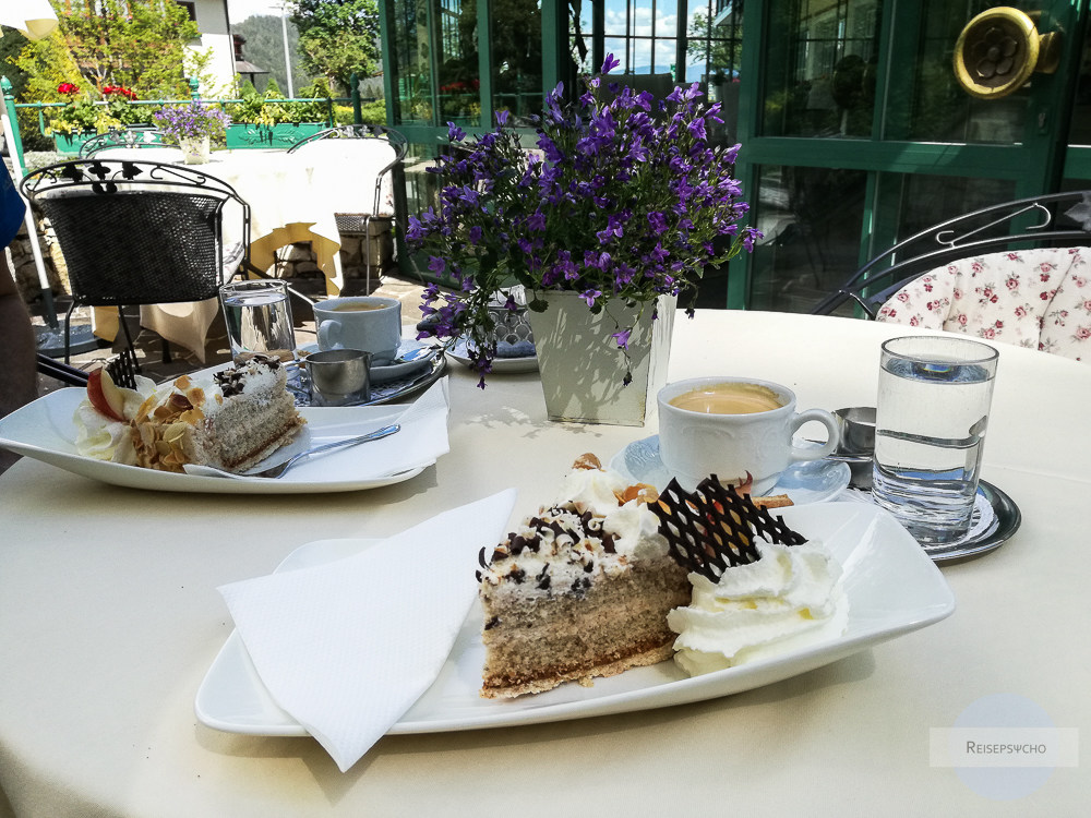 Kaffee und Kuchen im Hotel Annelies