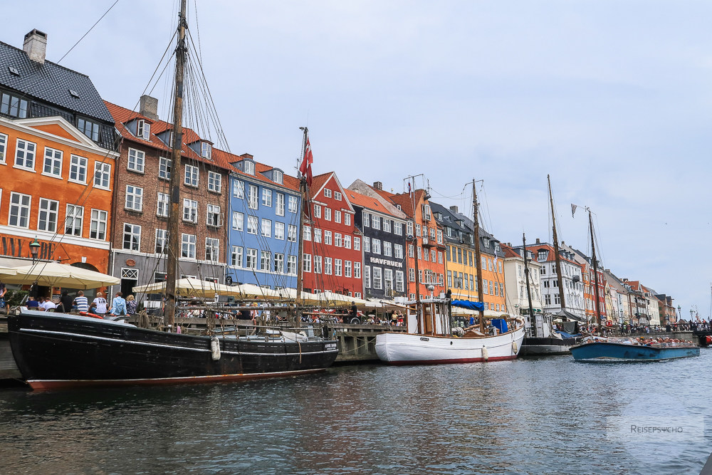 Nyhavn bei einer Hafenrundfahrt in Kopenhagen