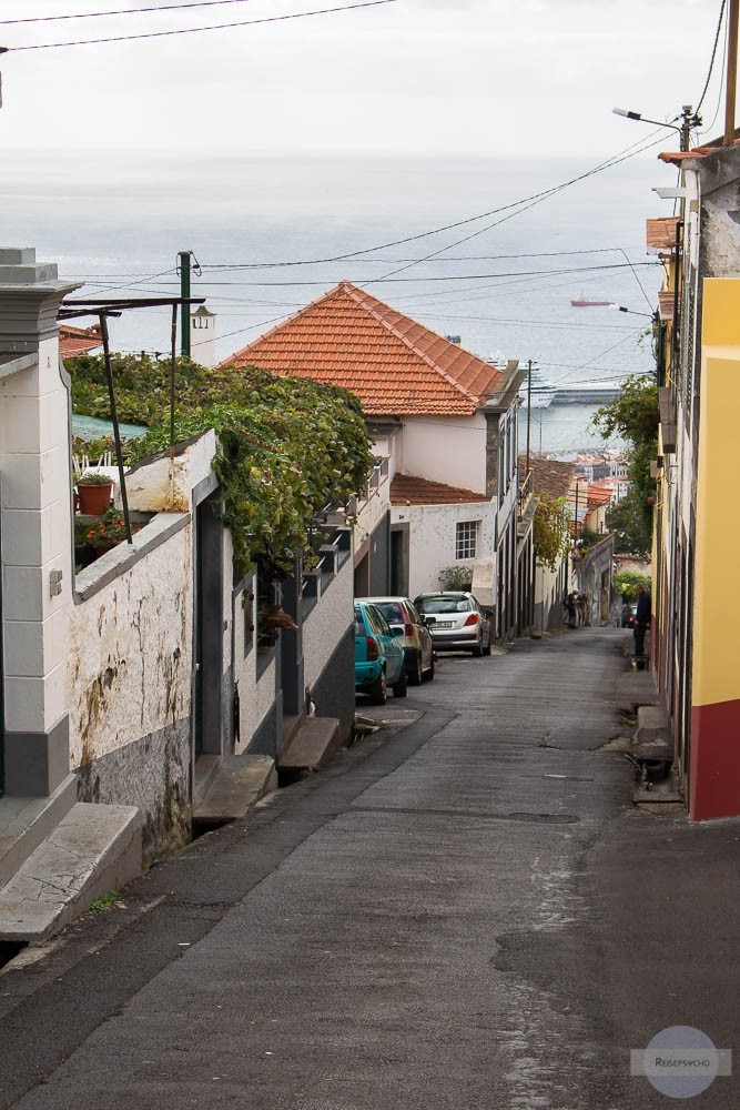 Steile Straße in Funchal