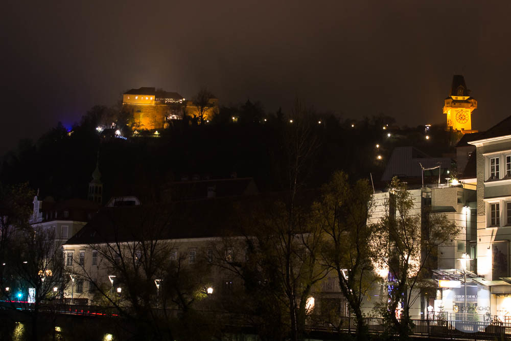 Graz Advent am Abend - Blick auf den Schlossberg