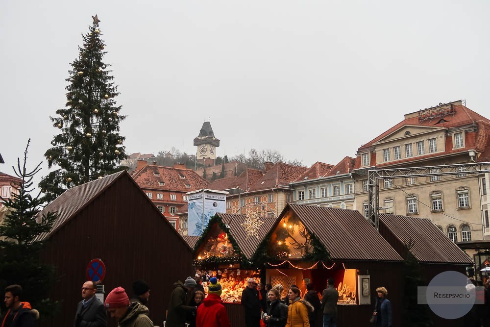 Advent Graz - Der Uhrturm ist immer mit dabei