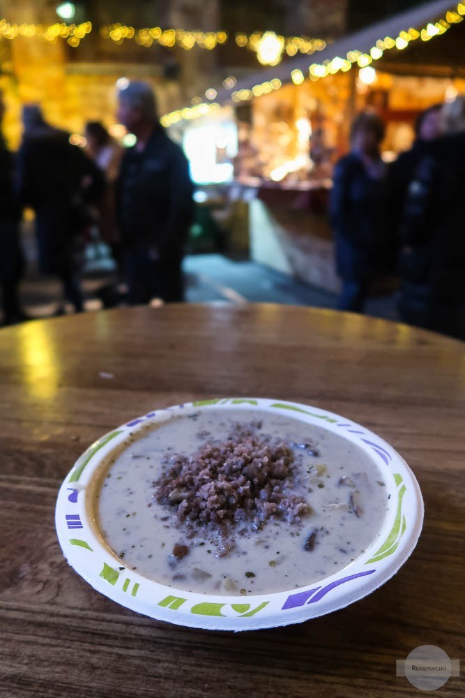 Essen am Christkindlmarkt Graz