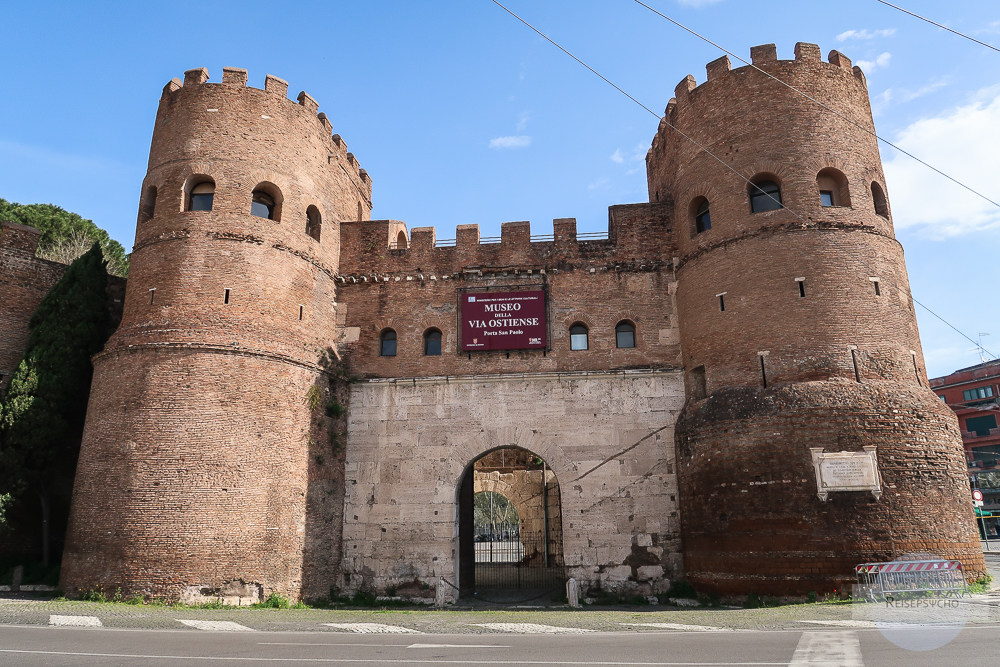 Porta San Paolo - Stadttor neben der Pyramide in Rom