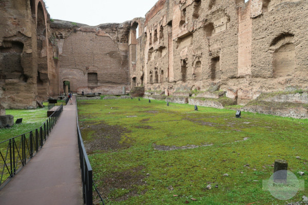 Durch die Caracalla Thermen in Rom