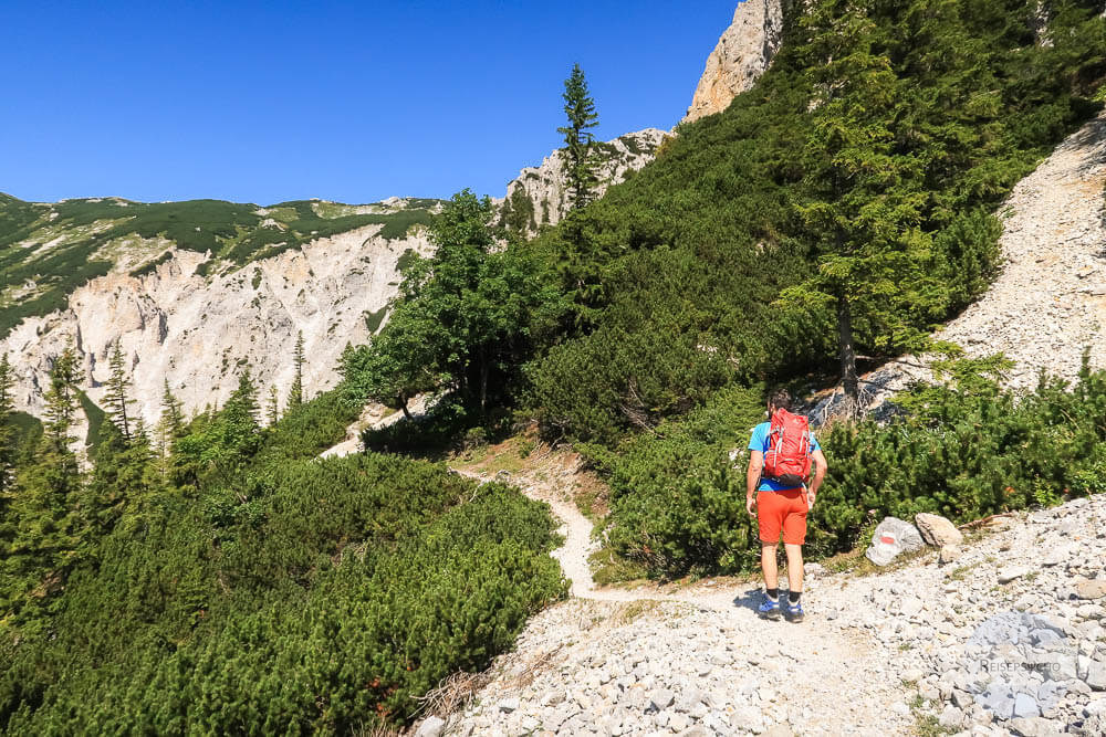 Wandern auf steinigem Weg