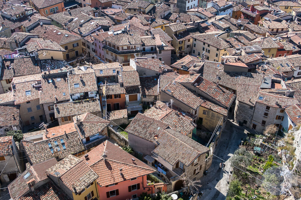 Blick vom Turm der Burg auf die Altstadt von Malcesine