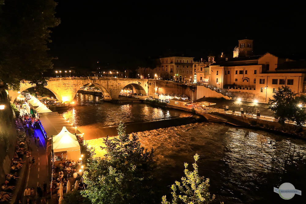 Lungotevere im Sommer in Rom