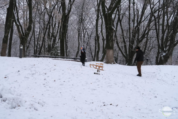 Parks im Winter in Kiew - auch zum Rodeln geeignet