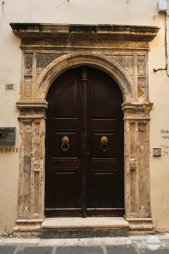 Venezianische Portale bei Häusern auf Kreta