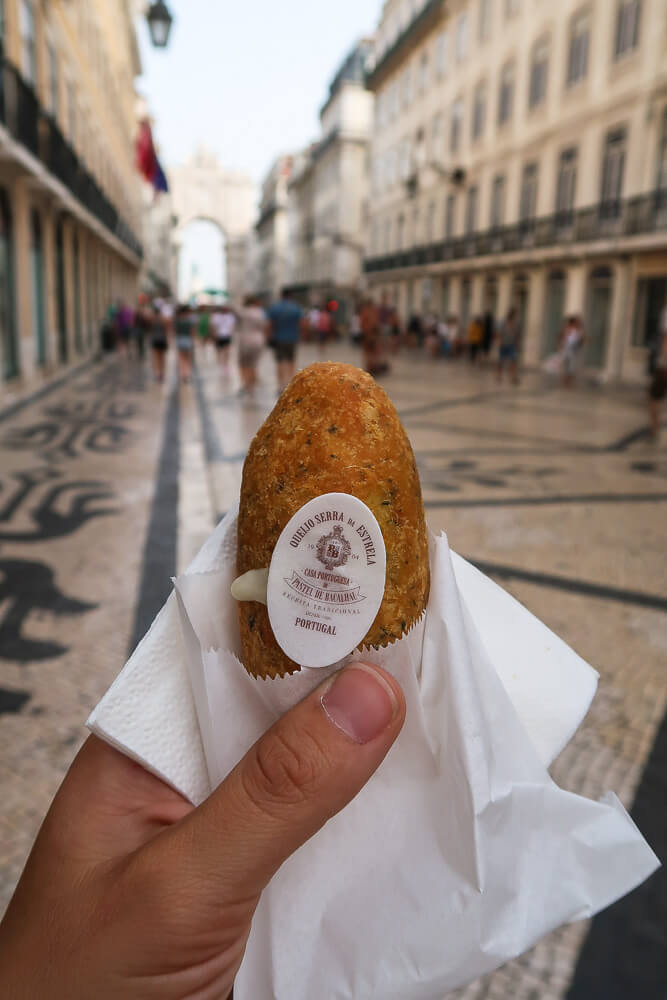 Pastéis de Bacalhau essen in Lissabon