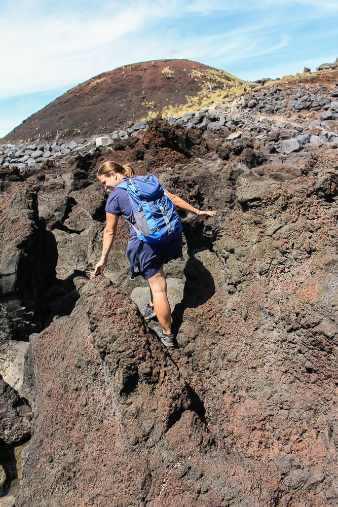 Küstenwandern in der alten Lava auf Sao Miguel