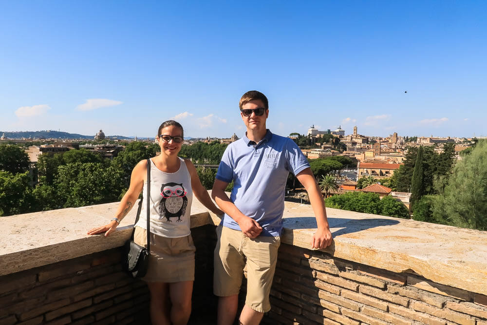 Bruder und Schwester in Rom
