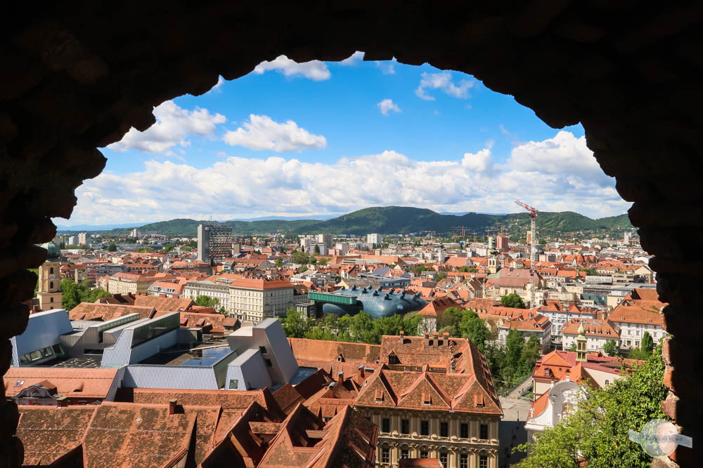 Blick durch Tunnel auf Graz